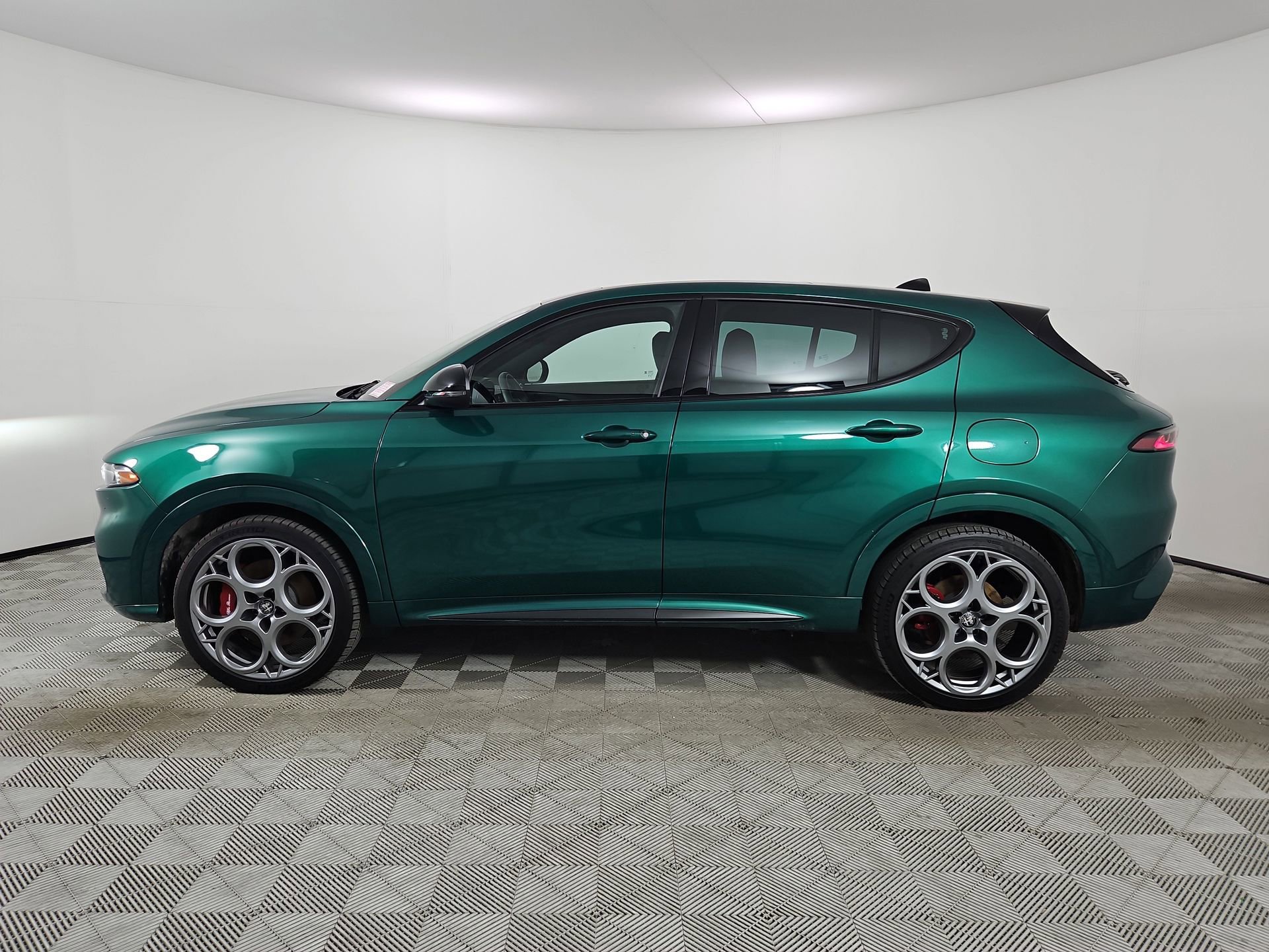 Used 2025 Alfa Romeo Tonale Tributo Italiano AWD/4WD image 4