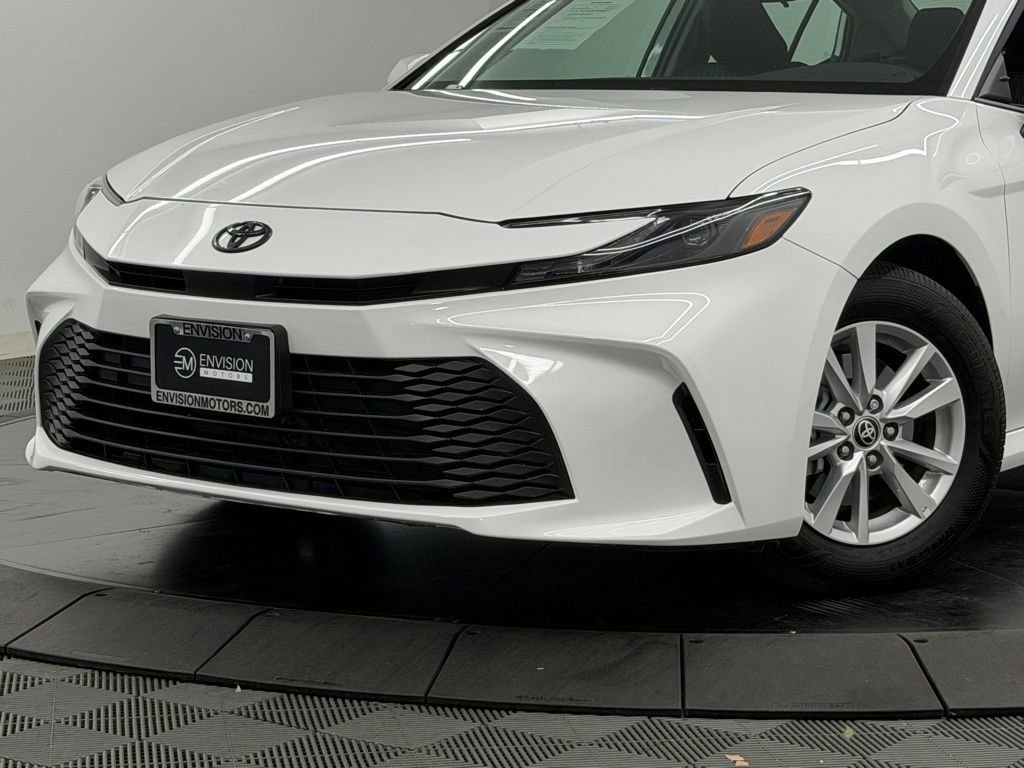 Used 2026 Toyota Camry LE image 3