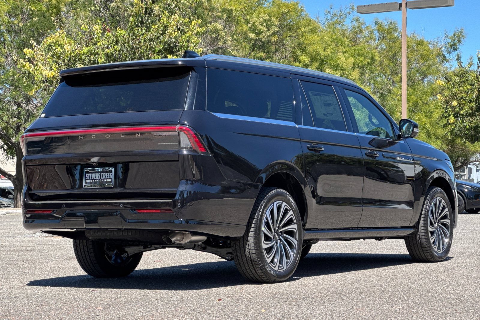 New 2027 Lincoln Navigator L Black Label AWD/4WD image 4