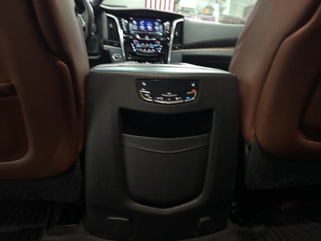 Used 2017 Cadillac Escalade Luxury AWD/4WD image 19