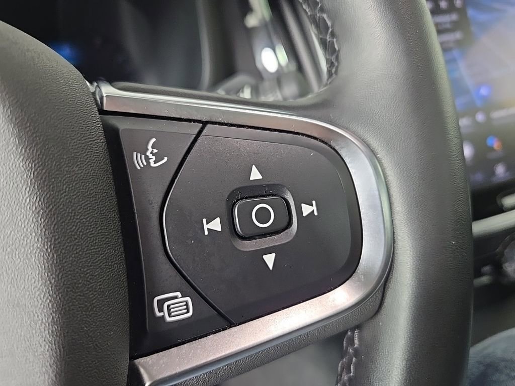 Certified 2025 Volvo S60 B5 Core image 27