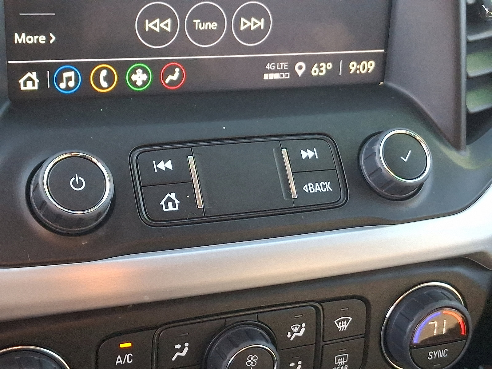 Used 2023 GMC Acadia SLE image 17