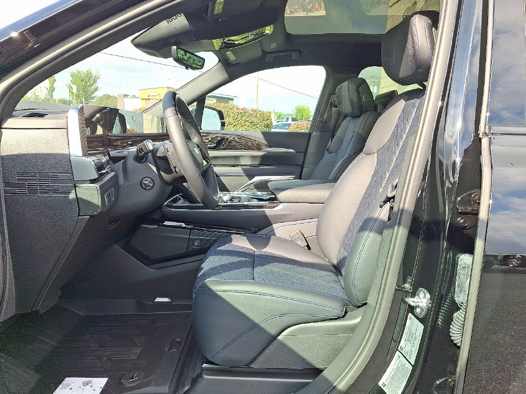New 2026 Cadillac Escalade IQL Sport 1 w/ LPO, ONYX Package AWD/4WD image 6