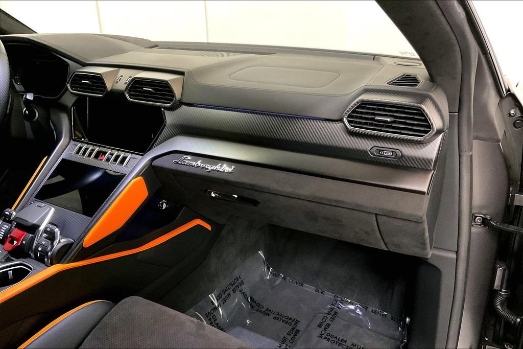Used 2022 Lamborghini Urus image 13
