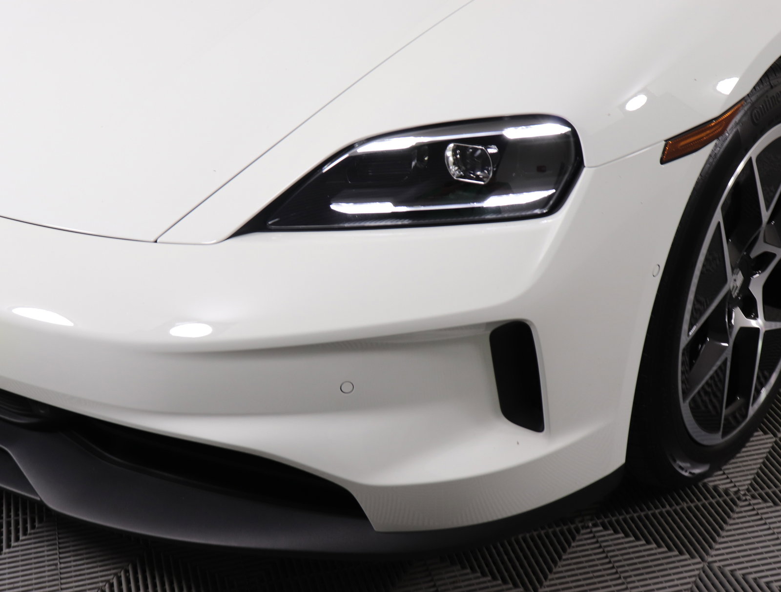 Used 2025 Porsche Taycan image 15