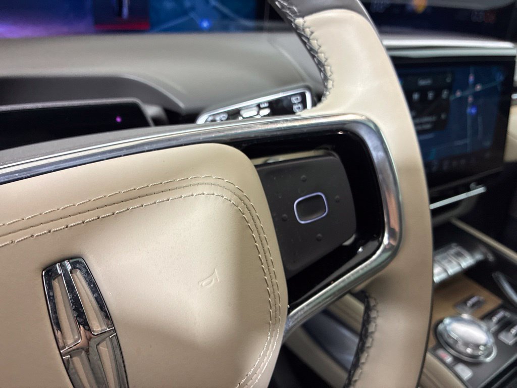 Used 2025 Lincoln Nautilus Reserve AWD/4WD image 17