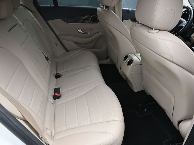 Used 2017 Mercedes-Benz GLC 300 4MATIC image 32