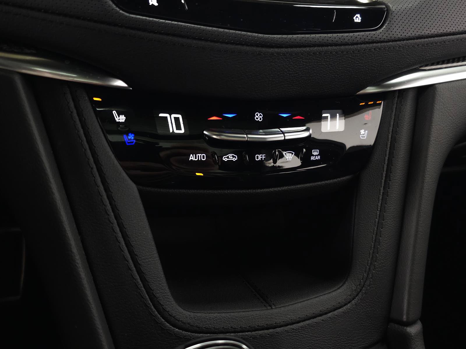 Used 2023 Cadillac XT5 Sportv w/ Technology Package AWD/4WD image 35