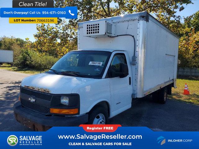 Used 2017 Chevrolet Express 4500 Extended RWD image 1