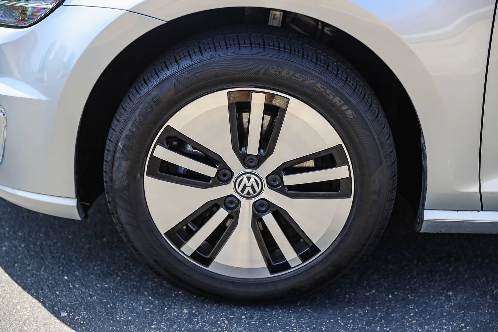 Used 2019 Volkswagen e-Golf SE w/ Driver Assistance Package FWD image 10