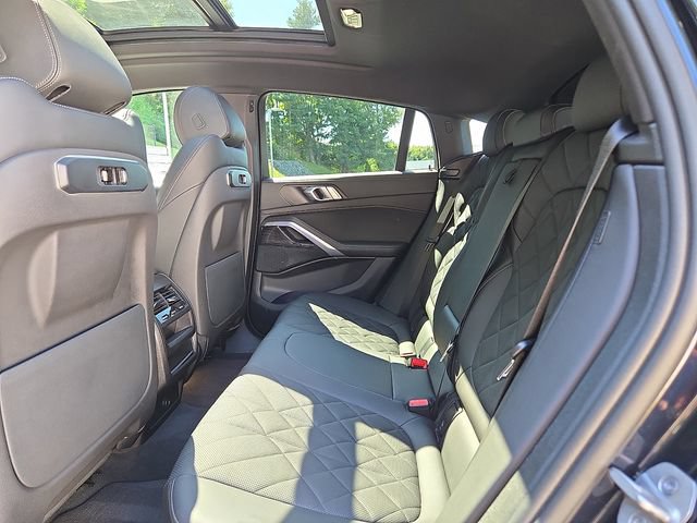 Used 2024 BMW X6 xDrive40i w/ Parking Assistance Package AWD/4WD image 11