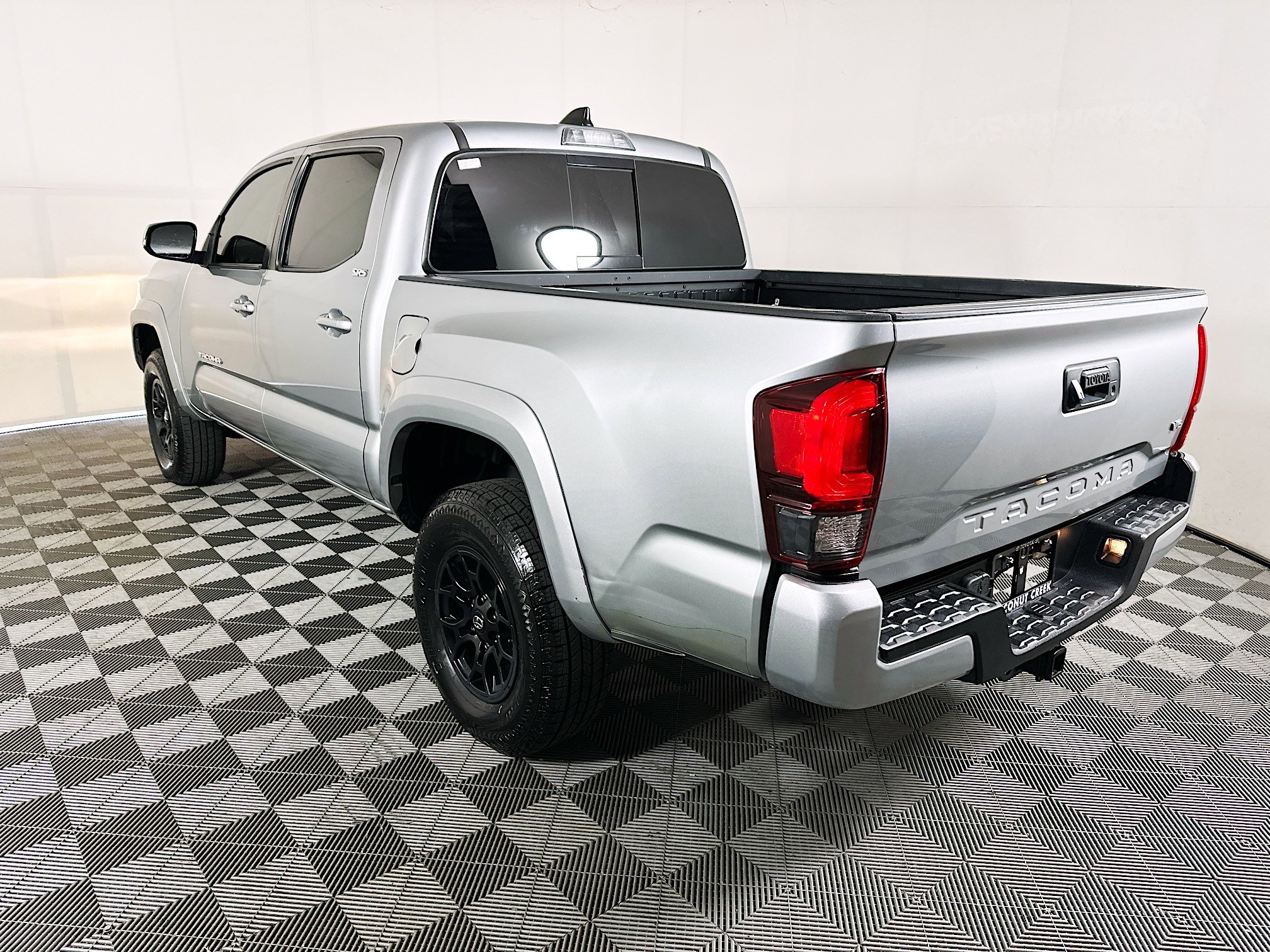 Used 2022 Toyota Tacoma SR5 w/ Technology Package RWD image 5