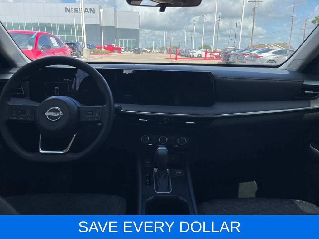 Used 2025 Nissan Kicks SV FWD image 12