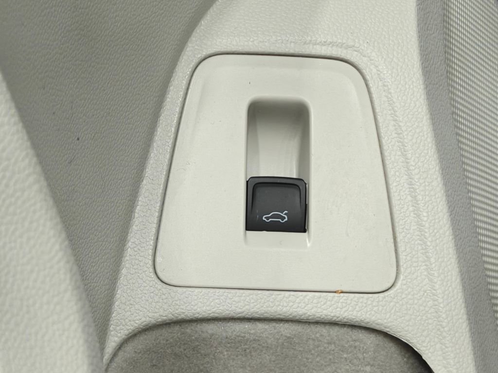 Used 2024 Volkswagen Tiguan SE AWD/4WD image 44