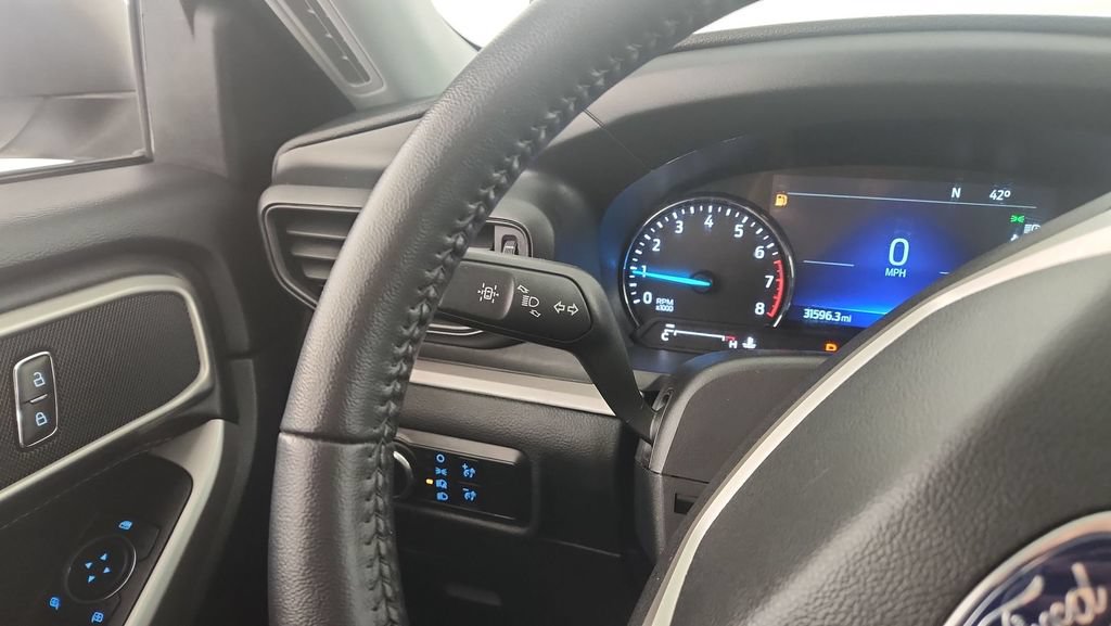 Used 2023 Ford Explorer XLT AWD/4WD image 19