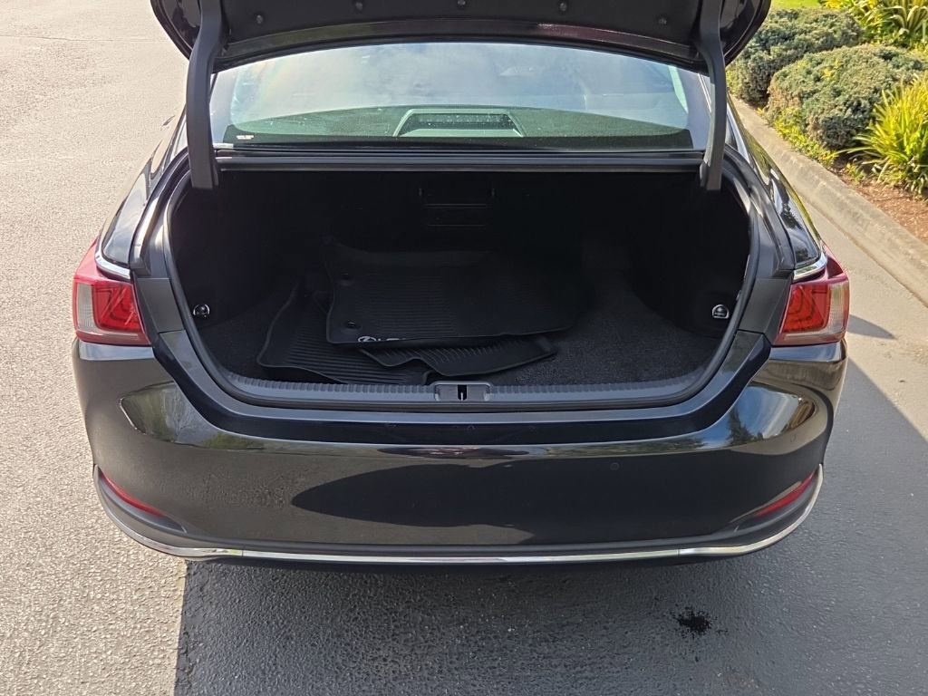 Certified 2023 Lexus ES 250 w/ Premium Package image 16