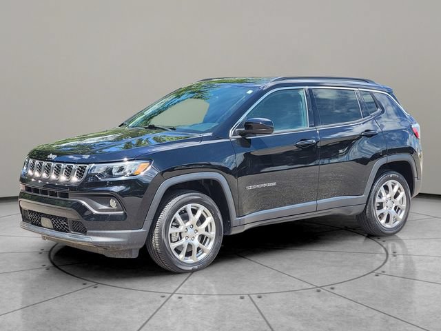 Certified 2024 Jeep Compass Latitude AWD/4WD image 3