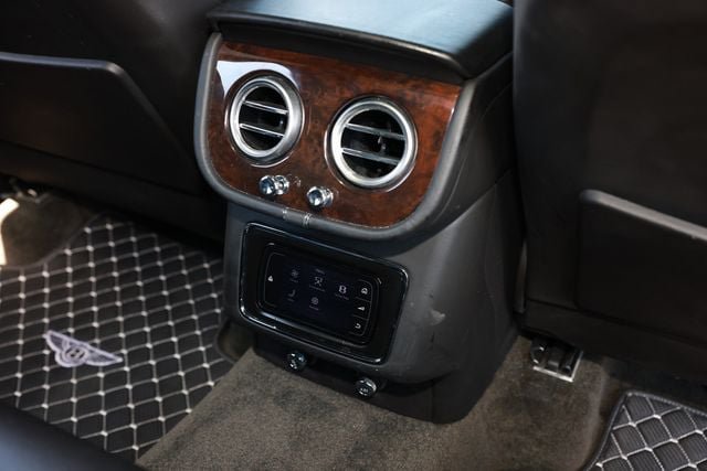 Used 2018 Bentley Bentayga AWD/4WD image 54