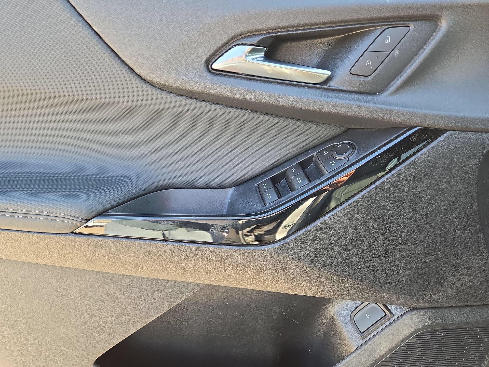 Used 2026 Chevrolet Equinox LT w/ Convenience Package II FWD image 15