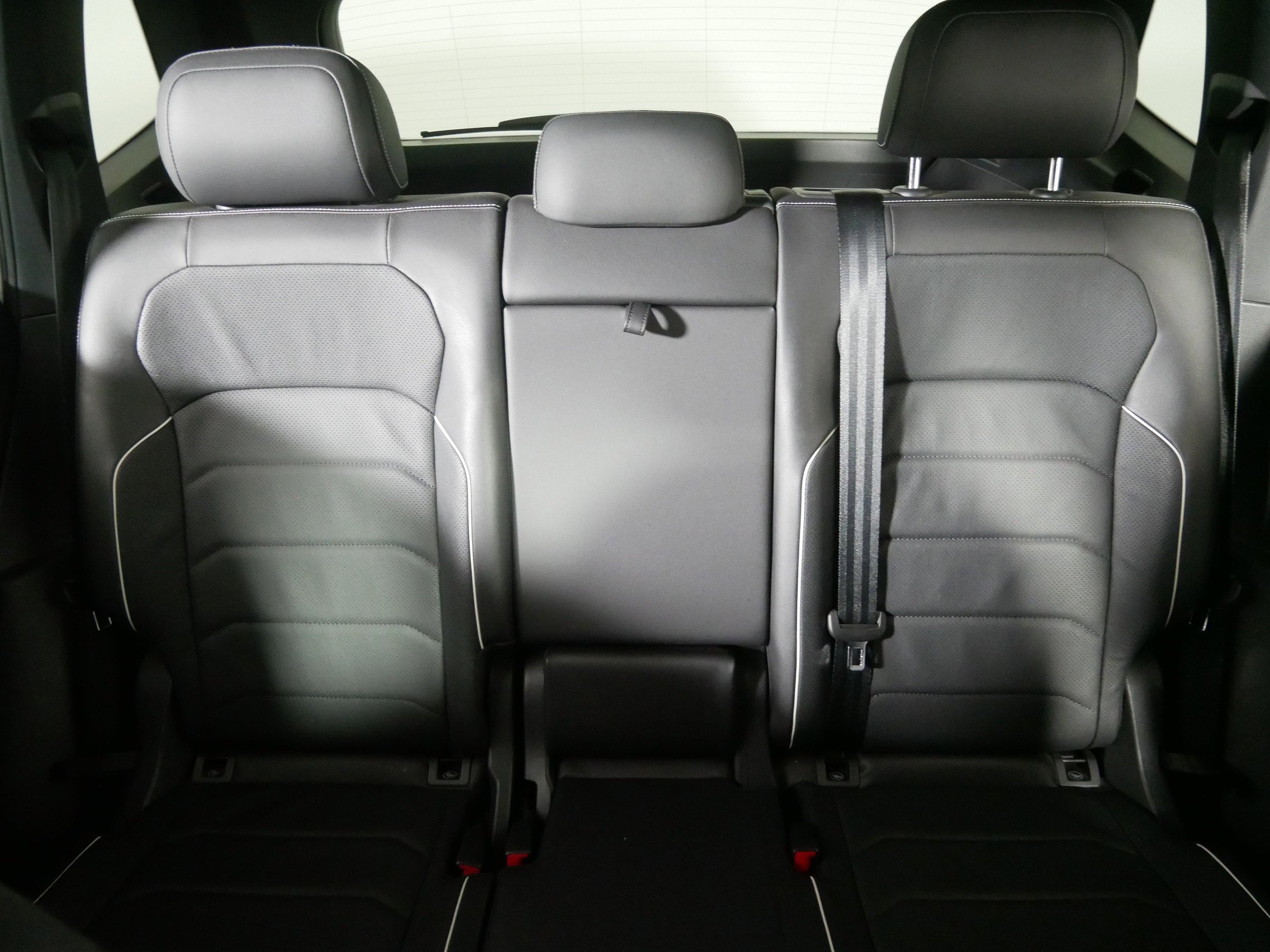 Used 2023 Volkswagen Tiguan SEL R-Line image 13