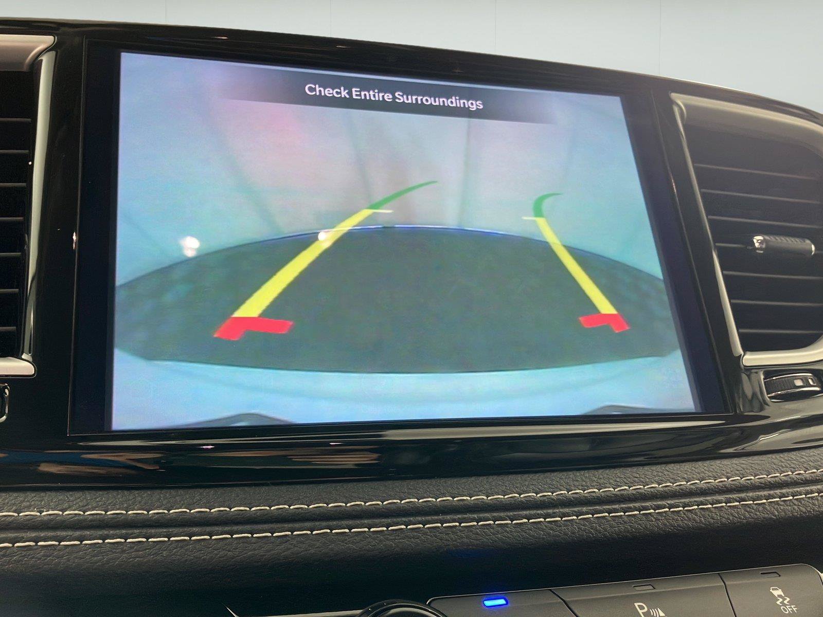 Used 2023 Chrysler Pacifica Touring-L FWD image 33