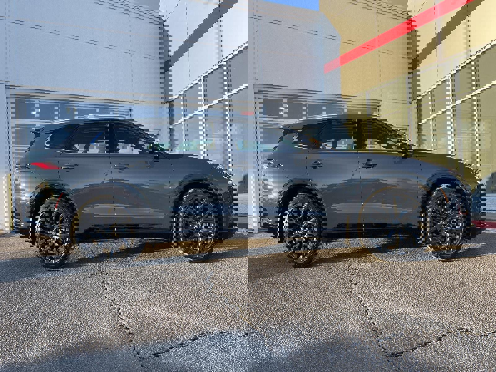 Used 2025 Toyota Crown Signia Limited w/ Advanced Technology Package image 9