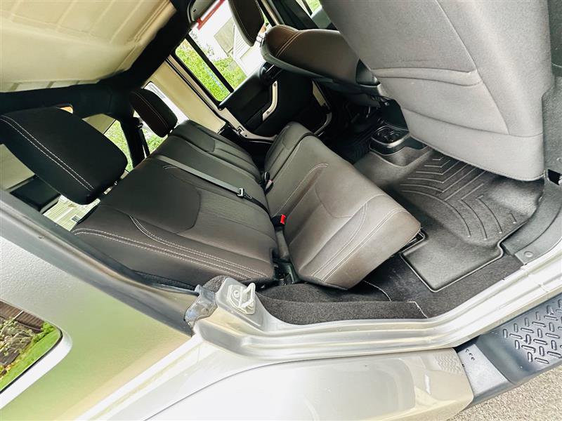 Used 2018 Jeep Wrangler Unlimited Sahara w/ Connectivity Group image 25