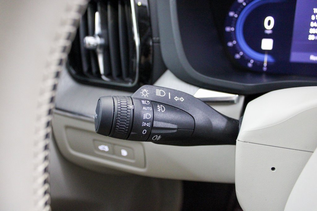 Certified 2025 Volvo XC60 T8 Ultra w/ Protection Package Premier image 28