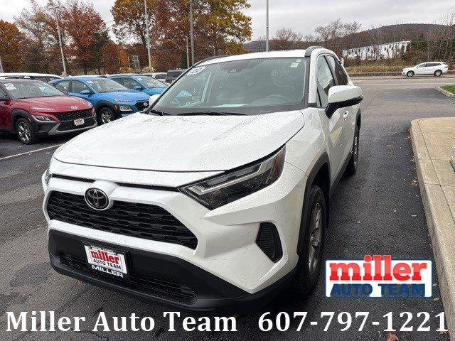 Used 2022 Toyota RAV4 XLE video 1