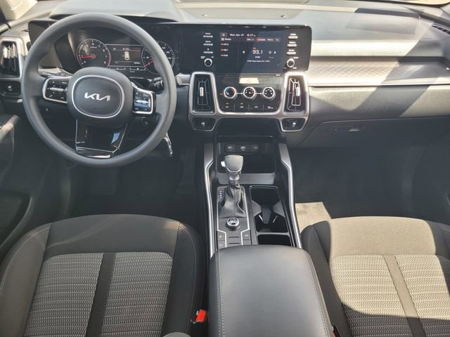 Used 2023 Kia Sorento LX FWD image 14