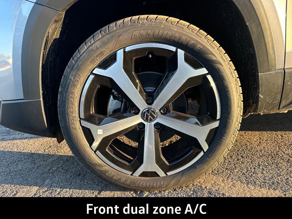 New 2026 Volkswagen Taos SEL image 10