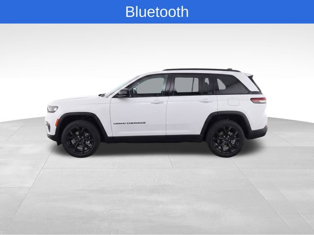 Used 2025 Jeep Grand Cherokee Altitude AWD/4WD image 6