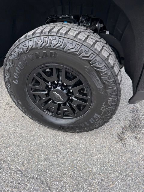 New 2026 Chevrolet Silverado 2500 ZR2 image 9