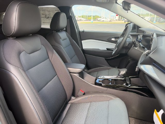 New 2026 Chevrolet Trax LT w/ Driver Confidence Package FWD image 12