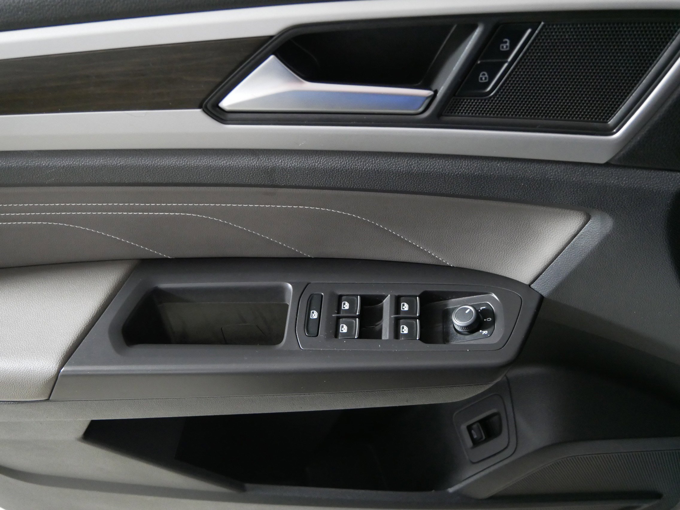 Certified 2023 Volkswagen Atlas SE w/ Panoramic Sunroof Package image 19