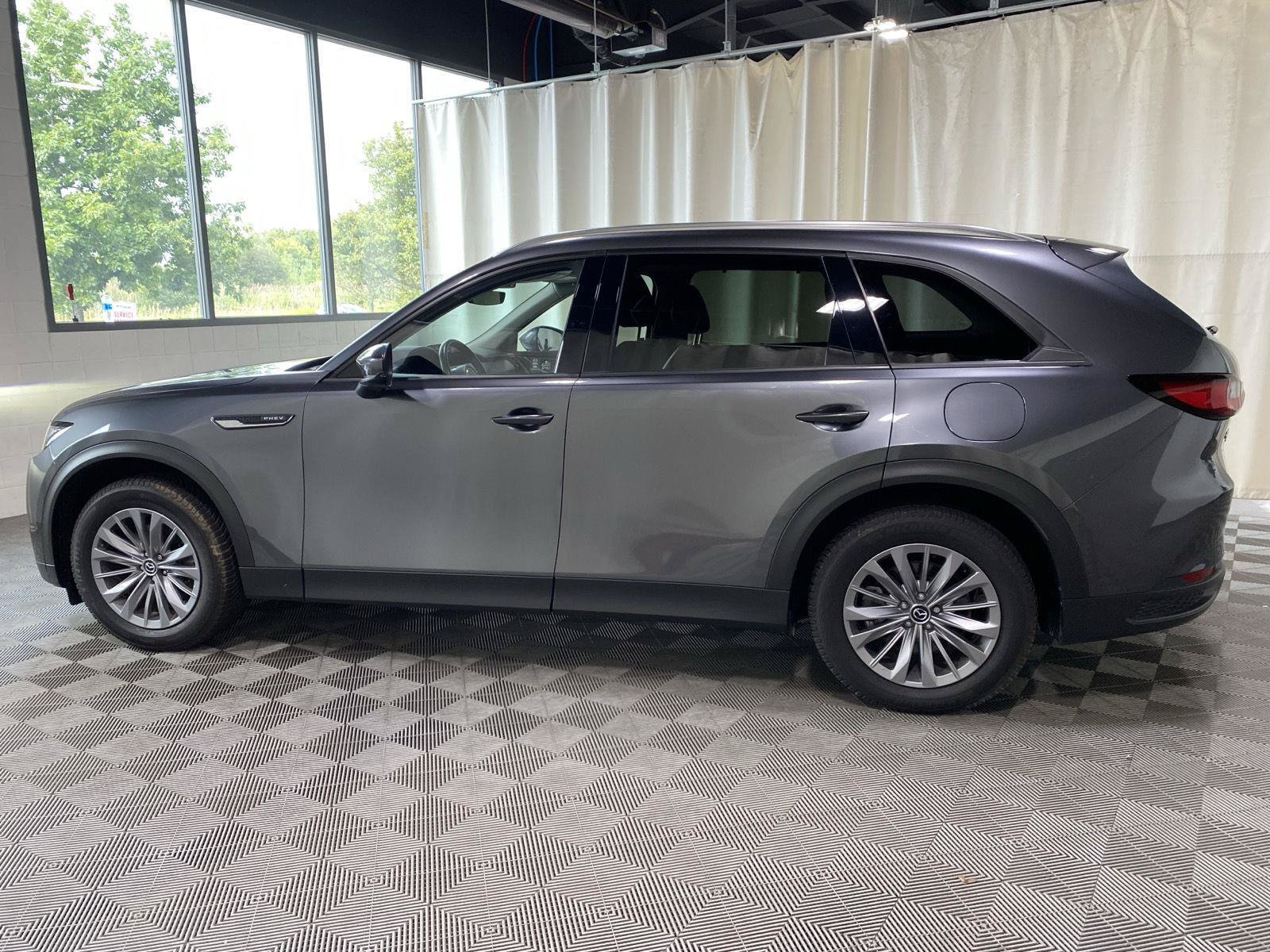 Certified 2024 MAZDA CX-90 Plug-In Hybrid w/ Preferred AWD/4WD image 4