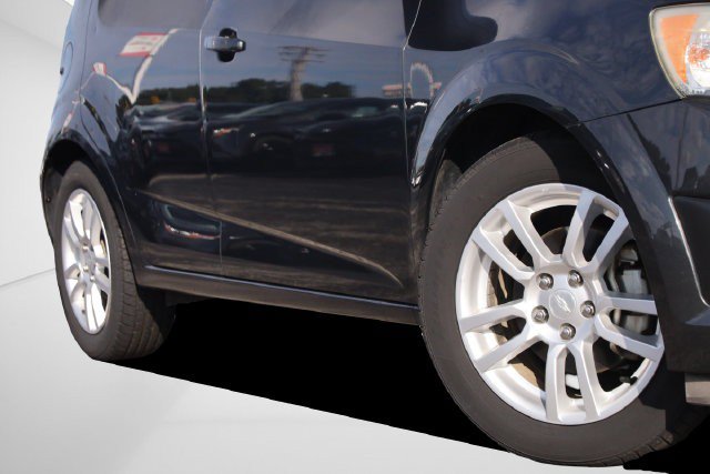 Used 2015 Chevrolet Sonic LT w/ Fun and Sun Package FWD image 3