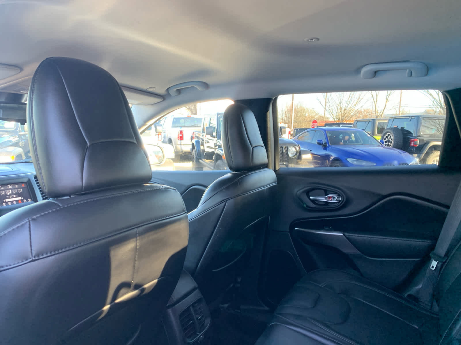 Used 2020 Jeep Cherokee Latitude Lux w/ Trailer Tow Group image 32