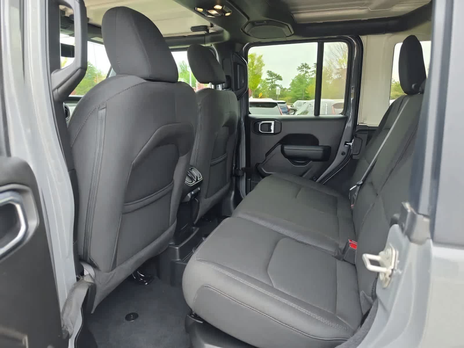Used 2023 Jeep Wrangler Unlimited AWD/4WD image 45
