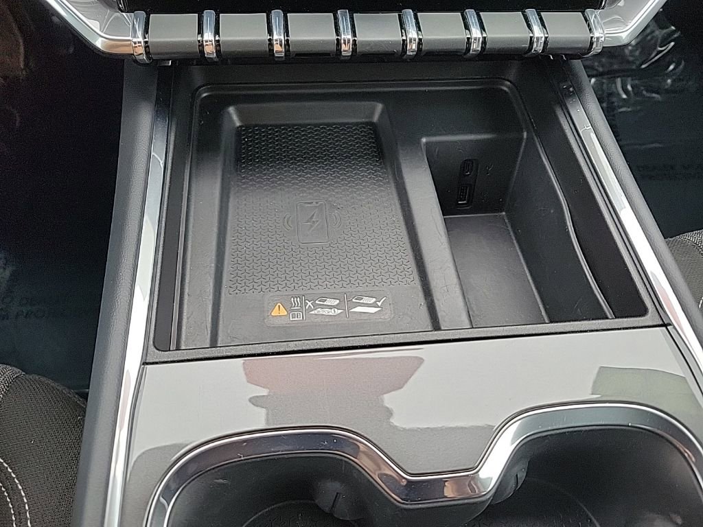 Used 2025 GMC Acadia Elevation image 11