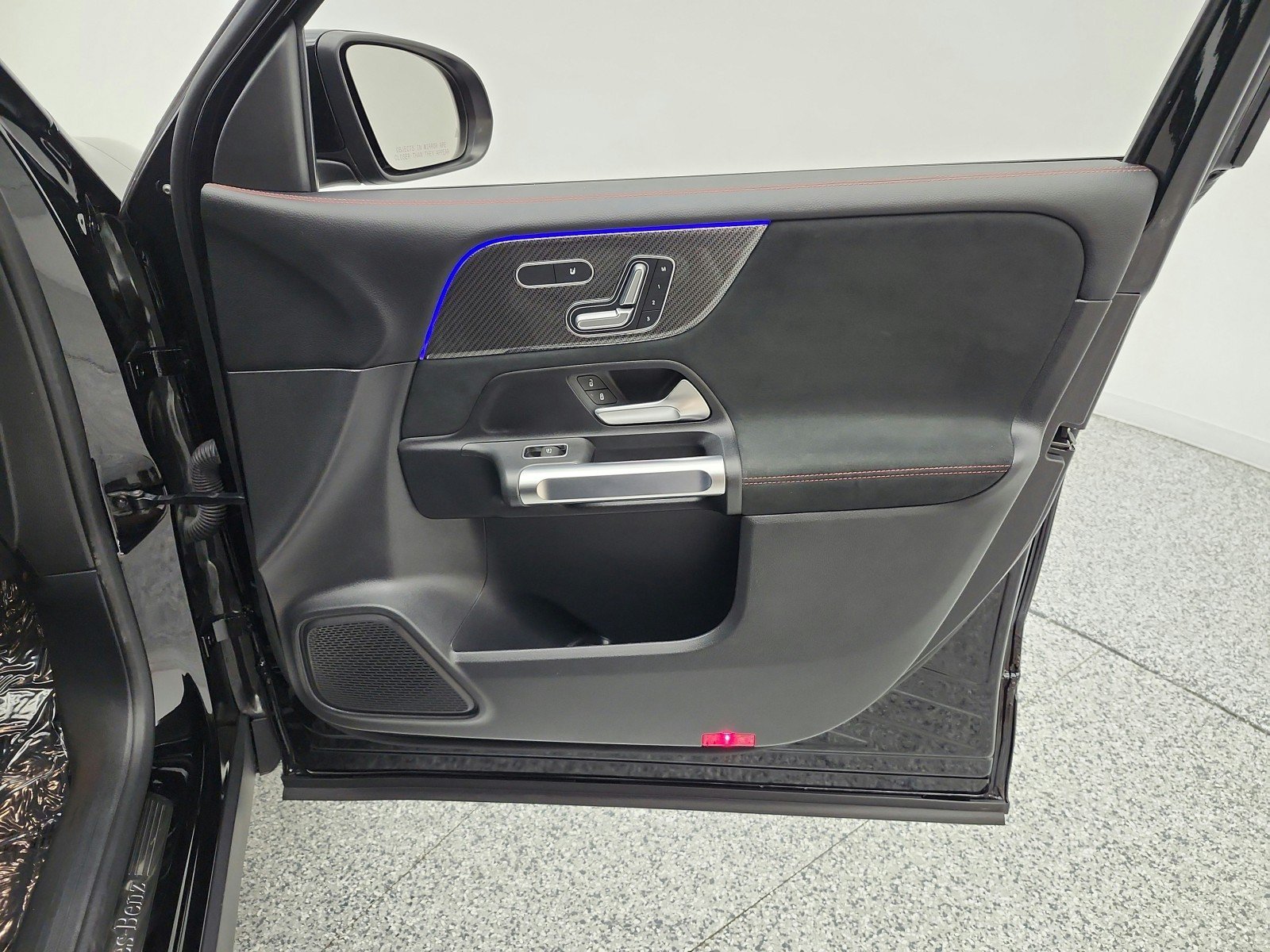 Used 2023 Mercedes-Benz GLB 250 image 20