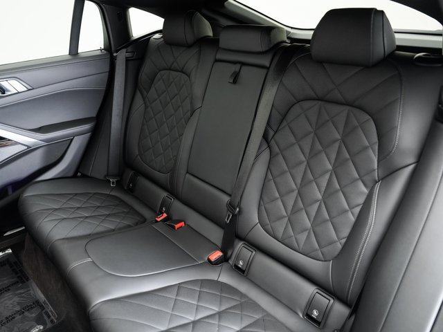 Used 2025 BMW X6 xDrive40i w/ Climate Comfort Package image 25