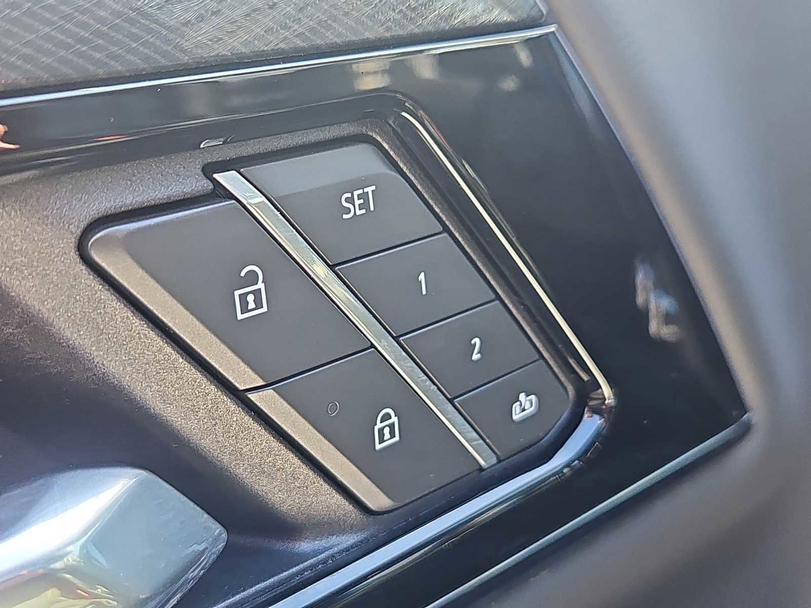 Used 2025 GMC Yukon AT4 w/ AT4 Premium Package image 22