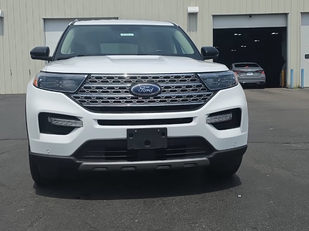 Used 2021 Ford Explorer Limited w/ Equipment Group 301A AWD/4WD image 2
