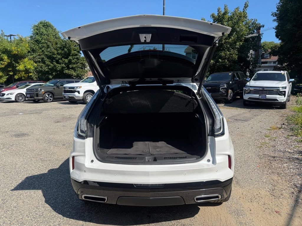 Used 2024 Cadillac XT4 Sport AWD/4WD image 6