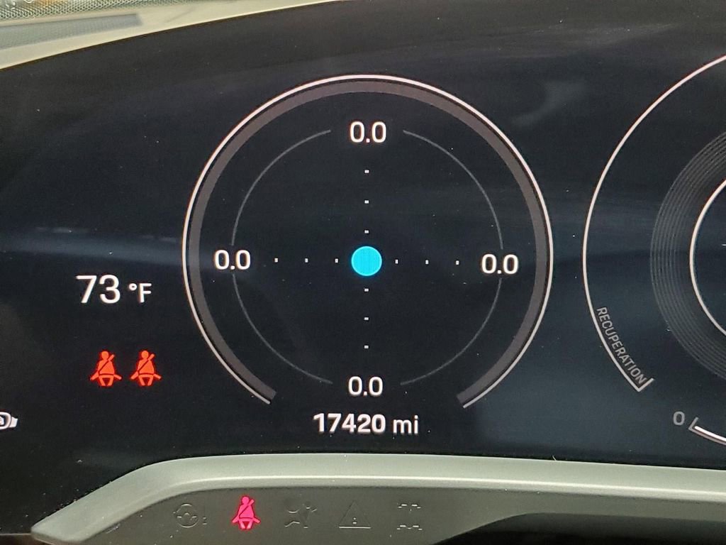 Used 2020 Porsche Taycan Turbo image 39