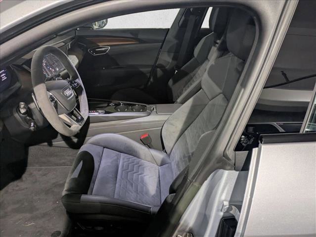Used 2022 Audi e-tron GT Premium Plus image 18