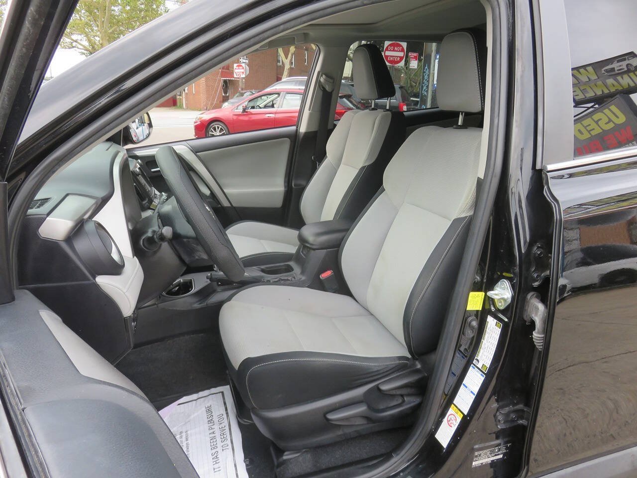 Used 2018 Toyota RAV4 XLE w/ Plus Extra Value Package AWD/4WD image 10