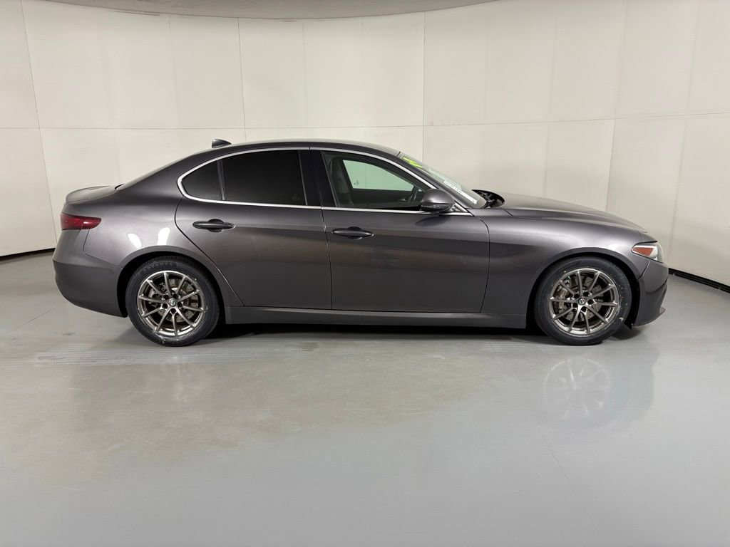 Used 2019 Alfa Romeo Giulia image 11