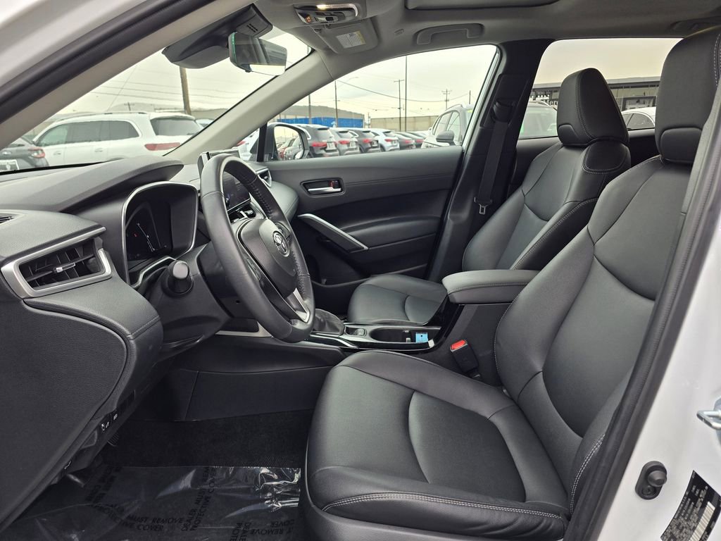 Used 2024 Toyota Corolla Cross XLE w/ Convenience Package image 23